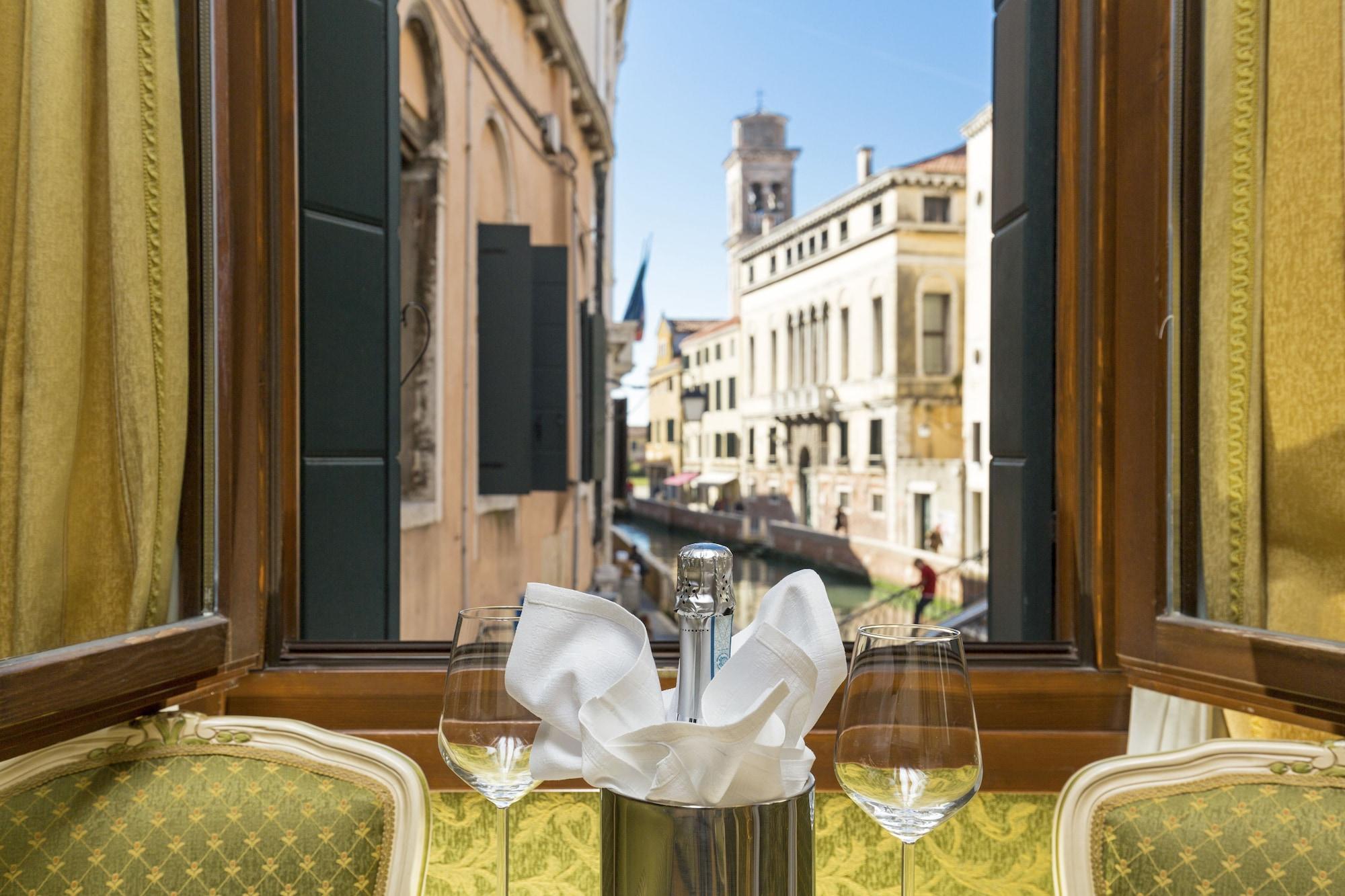 Palazzo Guardi Hotel Venice Exterior photo