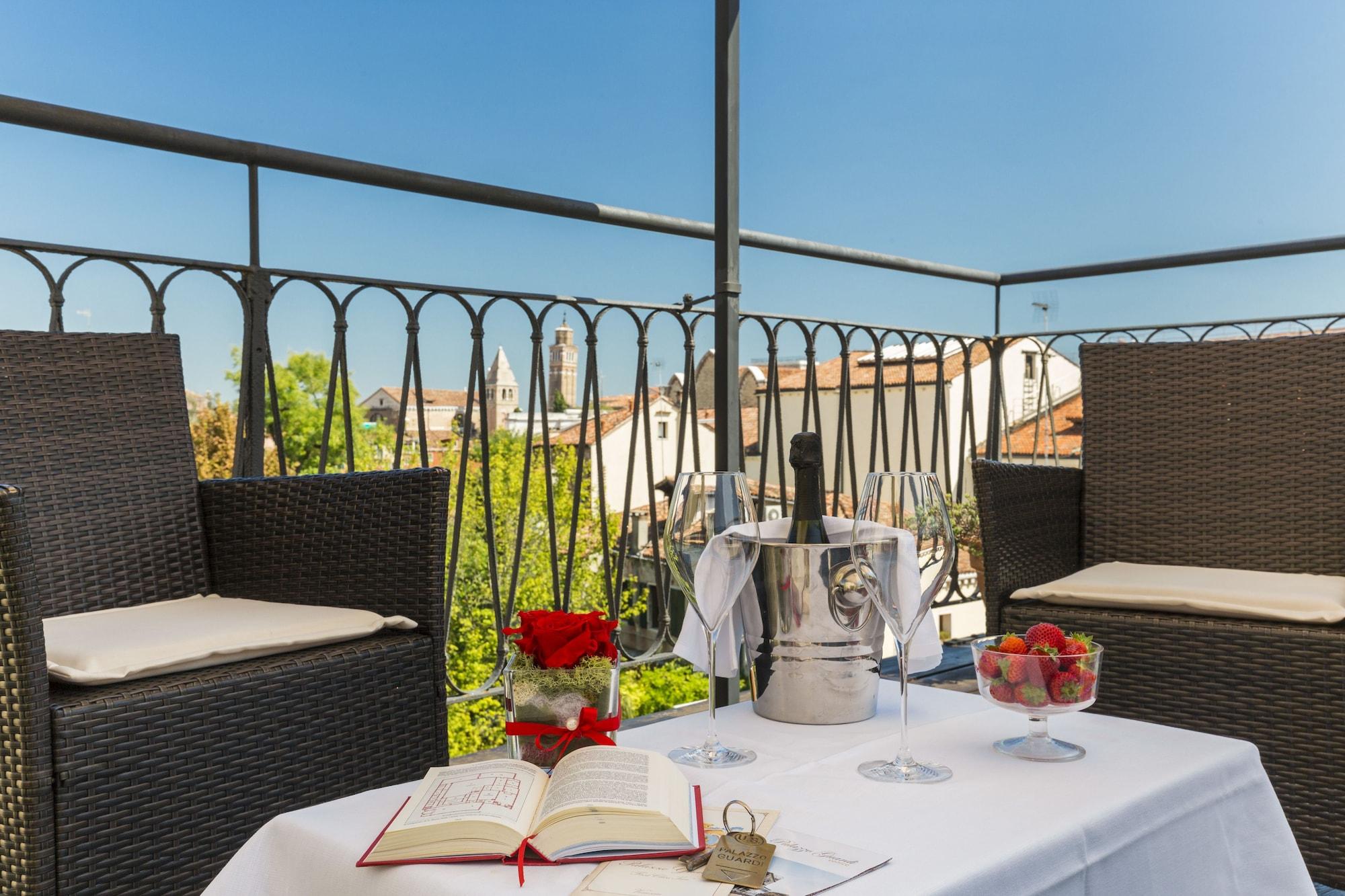 Palazzo Guardi Hotel Venice Exterior photo