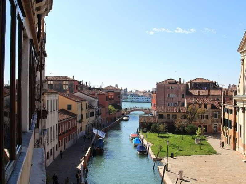 Palazzo Guardi Hotel Venice Exterior photo